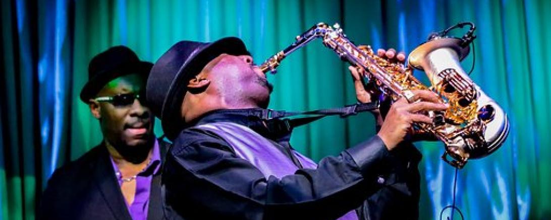 Das Bild zeigt einen Jazz-Spieler.