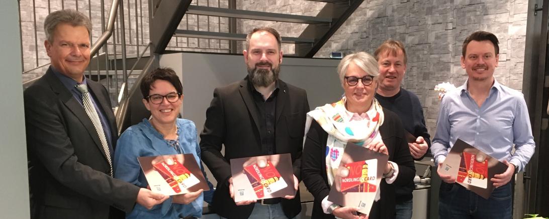 Das Foto zeigt das Kernteam, dass an der Umsetzung der NöCard-App beteiligt war. (v.l.n.r): Sandro Weber, Susanne Vierkorn, Andreas Seefried, Astrid Grunert, Programmierer Michael Loy und Stefan Kirchner