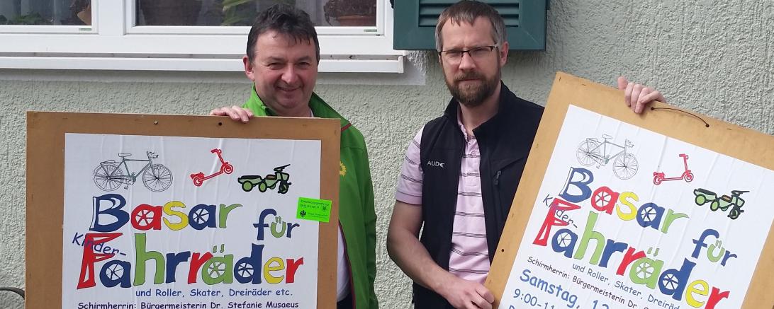 Das Bild zeigt Schilder des Fahrradbasars in Donauwörth.