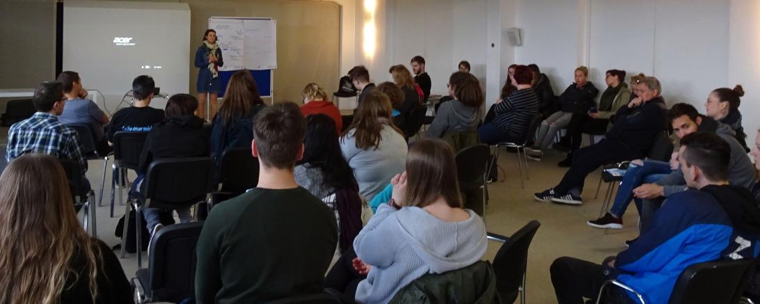 Abschlussrunde bei der Welt der Süchte.