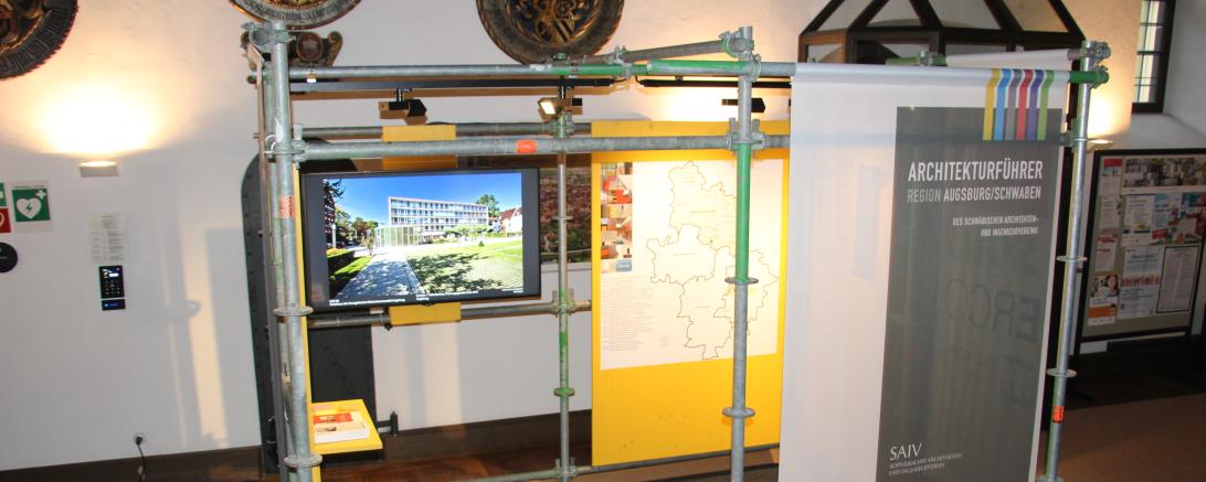 Das Bild zeigt die Architekturausstellung im Rathaus.