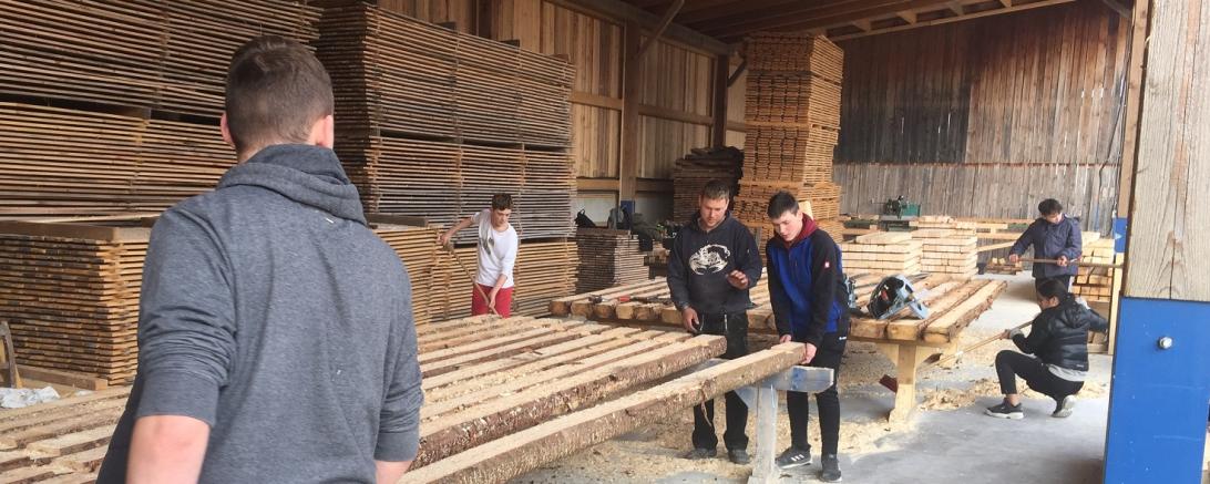 Das Bild zeigt den Bau der Musterbuden für "Löwen, Gunst und Gulden".