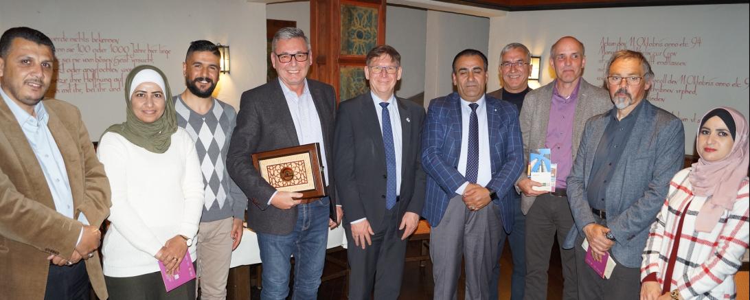 Das bild zeigt die Delegation aus Jerash gemeinsam mit Landrat Stefan Rößle und Gerhard Wiedemann (AWV) in Nördlingen.