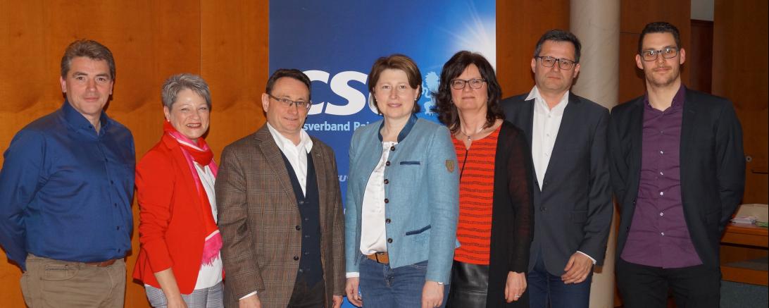 Auf dem Bild zu sehen von links: Schatzmeister Stefan Stemmer, Birgit Rößle Listenkandidatin bei der Europawahl, Kreisvorsitzender und MdB Ulrich Lange, Ortsvorsitzende Claudia Marb, die beiden Stellvertreter Angelika Kefer und Martin Roger, sowie Schriftführer Simon Kapfer.