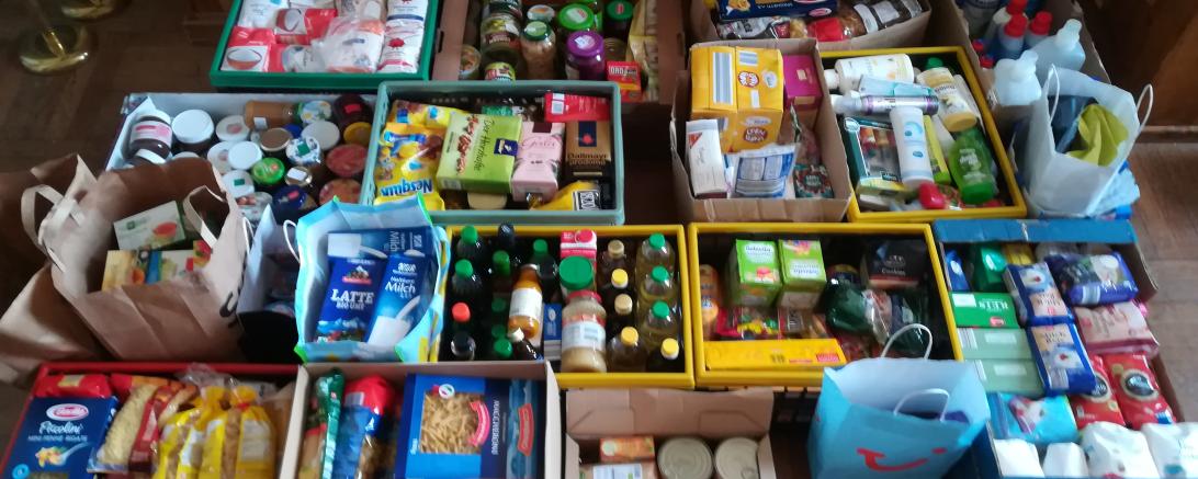 Das Bild zeigt die Spenden am Tafelsonntag.