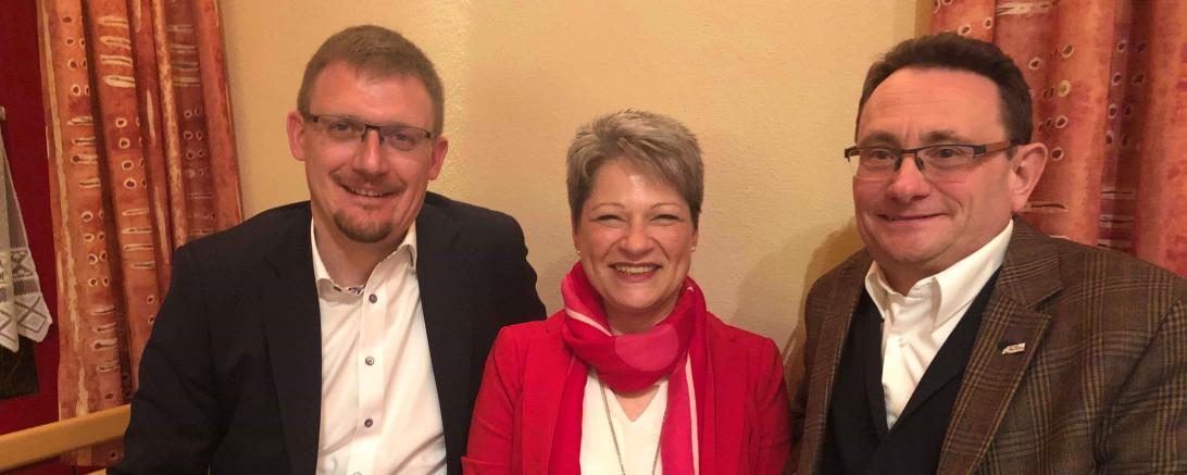 Das Bild zeigt Jürgen Raab, Birgit Rößle und MdB Ulrich Lange.