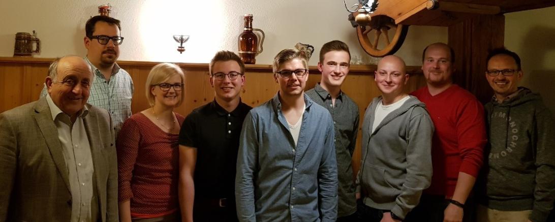 (v.l.n.r.) CSU Ortsvorsitzender Gottfried Hänsel, Benedikt Bosch, Kathrin Biber Christoph Bichelmeir, JU-Ortsvorsitzender Alexander Biber, Simon Strohofer, Christoph Lettenbauer, Markus Meyr und 1. Bürgermeister Dr. Martin Drexler