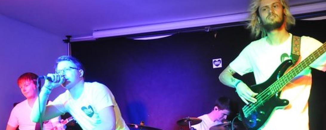 Sieger „Lärmliebe“ in Aktion (v.l.n.r.) Kevin Müller, Gitarre; Domenik Oßwald, Gesang; Valentin Wiedemann, Schlagzeug und Daniel Senger, Bass/Gesang)