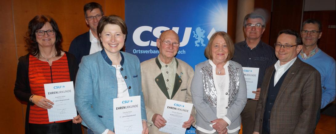 Für Ihre langjährige Mitgliedschaft im Ortsverband Rain wurden durch MdB Ulrich Lange (2. v.r.) geehrt v.l.n.r.: Angelika Kefer, Stefan Wittmeier, Claudia Marb, Ottmar Albrecht, Dagmar Szyska, Adalbert Kefer, Anton Reiter