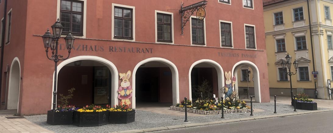 Das Bild zeigt das Tanzhaus in der Donauwörther Reichsstraße. 