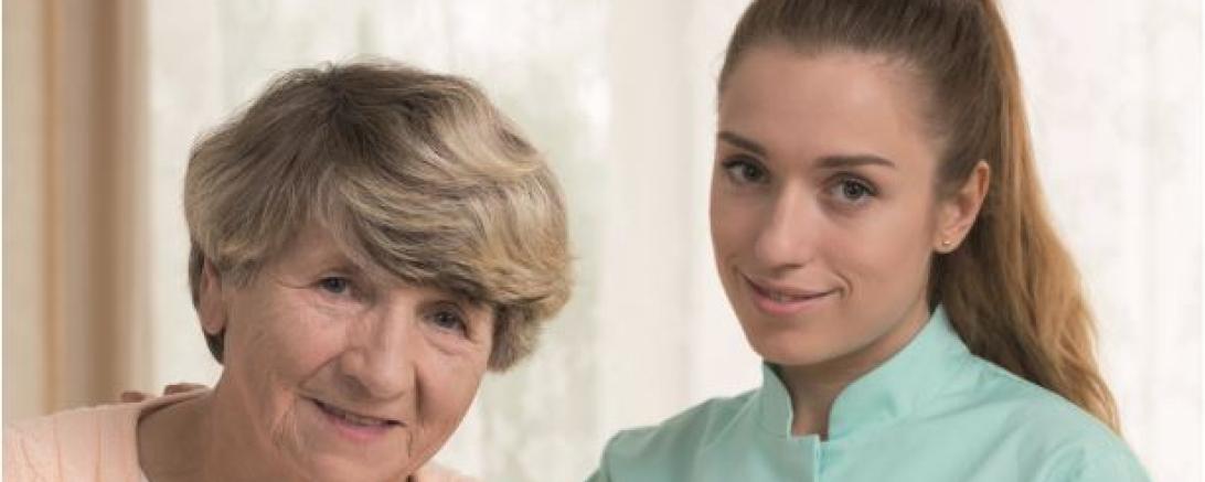 Fachkräfte in der Altenpflege werden dringend gesucht.