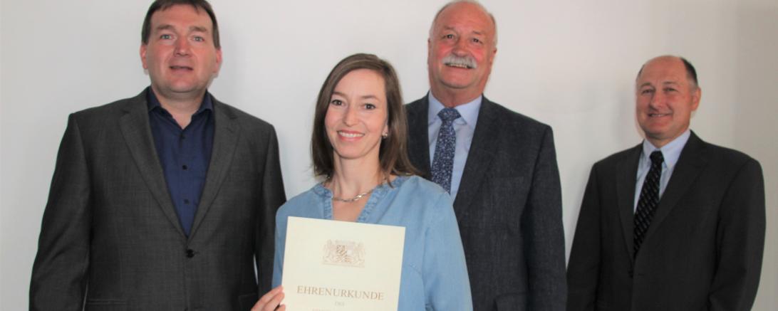 Klaus Feldmeier, Sachgebietsleiter Steuern und Beiträge, Elke Prügel, Oberbürgermeister Hermann Faul und Armin Romano, Personalleiter. 