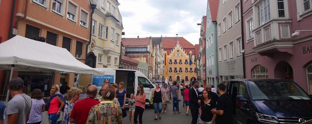 Automeile in der Reichstraße Donauwörth.