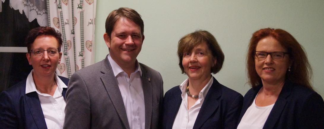 Auf dem Bild (v.l.n.r.): Ute Berens, Andreas Mayer, Vorsitzende Marlene Hammer und Heike Klauser