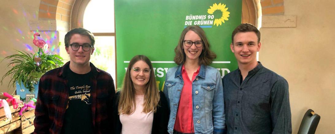 Das Bild zeigt von links: Adrian Grebien, Julia Minnich, Eva Lettenbauer, Florian Siekmann.