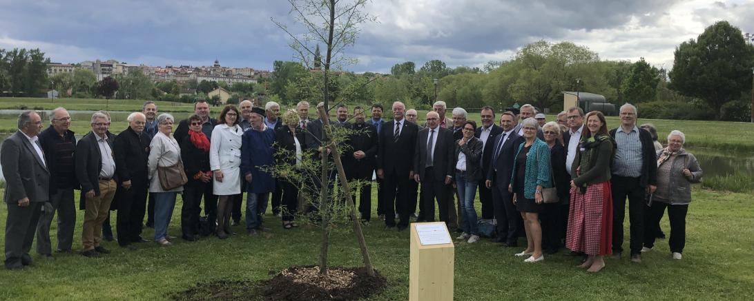 Das Bild zeigt die Städtepartnerschaft Riom-Nördlingen.