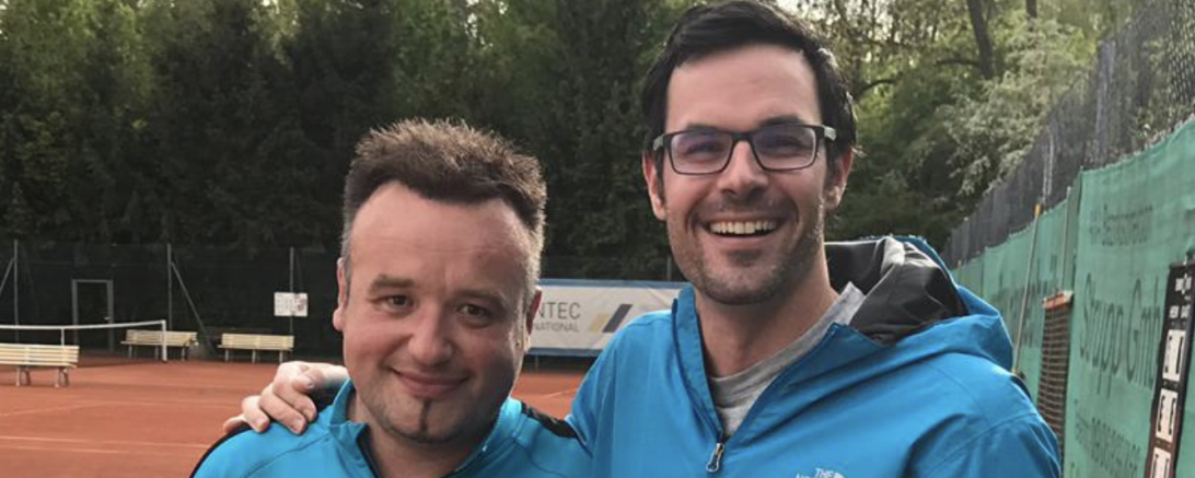 Nach dem sie gemeinsam vor über 20 Jahren in den Harburger Juniorenteams ihre Tenniskarriere starteten, spielen sie nun wieder zusammen für den TC Bäumenheim und konnten den wichtigen fünften Punkt einfahren