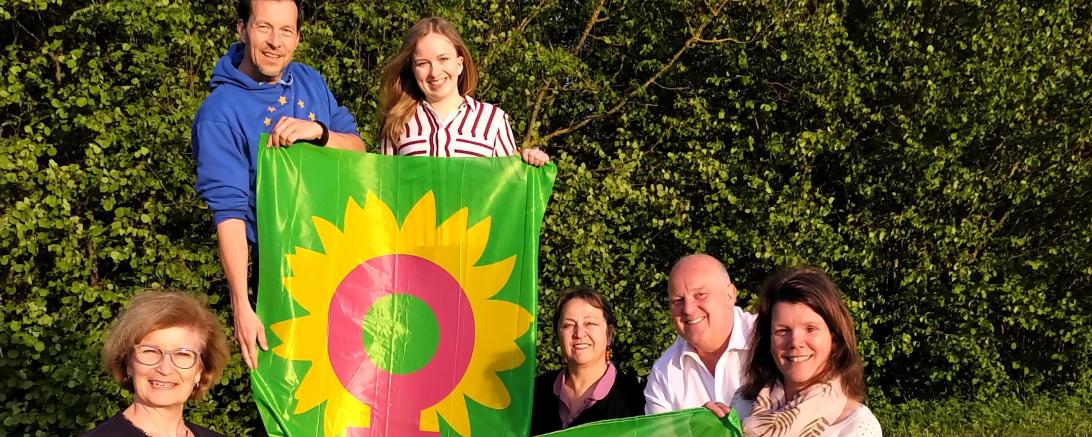 Hinten von links: Sprecher Reinhard Neff,  Sprecherin Franziska Schweikert Vorne von links: Kreisvorsitzende Ursula Kneißl-Eder, Schriftführerin Gabi Burger, Beisitzer Rudi Koukol, Beisitzerin Andrea Eireiner, auf dem Foto fehlt Beisitzer Gerd Böhnlein.