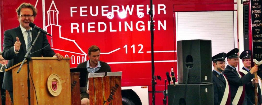 OB Armin Neudert bei der Weihung des neuen Fahrzeugs der Riedlinger Feuerwehr
