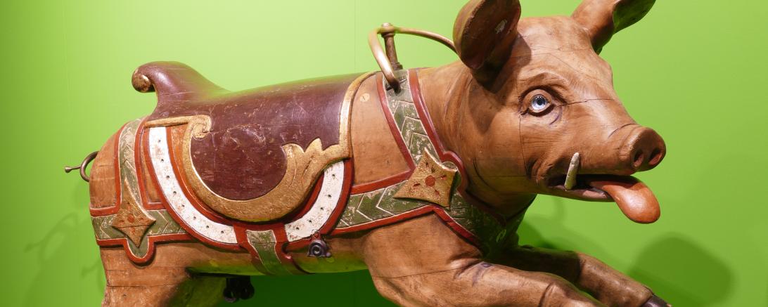 Ausgestellter Karussellschwein im Museum KulturLand Ries.