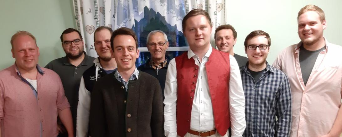 Das Bild zeigt von links Michael Schweizer, Christian Herfort, Manuel Hurler, 2.Vors. Philipp Bösele, Johann Schmid, 1.Vors. Julian Bumberger, Florian Wiebel, Sebastian Reicherzer und Tobias Gunkel.