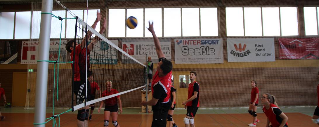 Wolfgang Stöckle beim Angriff gegen die Blockstars aus Nordendorf