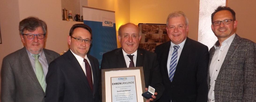 (v.l.n.r.) Laudator Dr. Andreas Mack, Ulrich Lange (MdB), Ortsvorsitzender Gottfried Hänsel, Markus Ferber (MdEP) und 1. Bürgermeister Dr. Martin Drexler