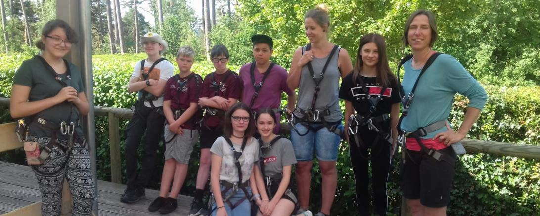 Das Bild zeigt den Ausflug in den Abenteuerwald Enderndorf.