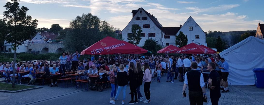Das Bild zeigt das Harburger Brückenfest.