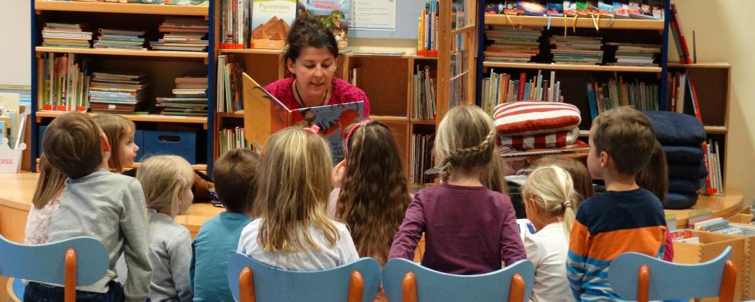 Vorlesestunde in der Stadtbibliothek Donauwörth.