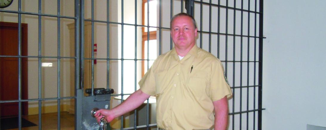 Das Bild zeigt den Justizvollzugsbeamten Dieter Trauner.