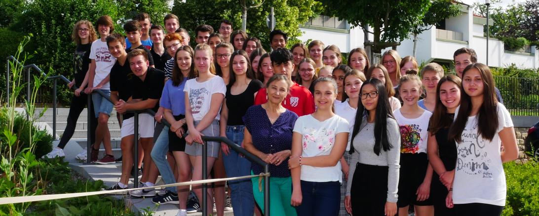 Das Bild zeigt das Bühnenensemble der Musical Company.