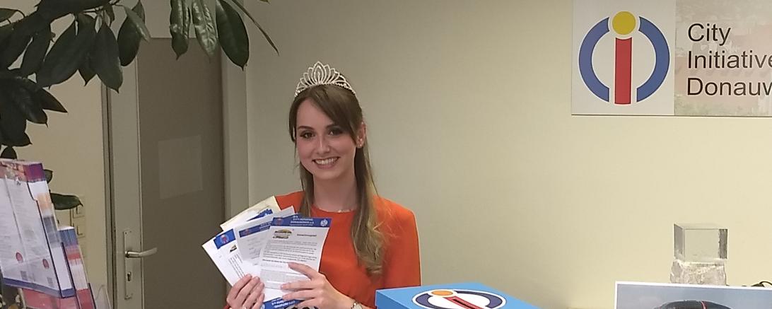 Auf Einladung der CID konnte Miss DONAURIES – Frau Tina Gärtner – die Gewinner ermitteln.