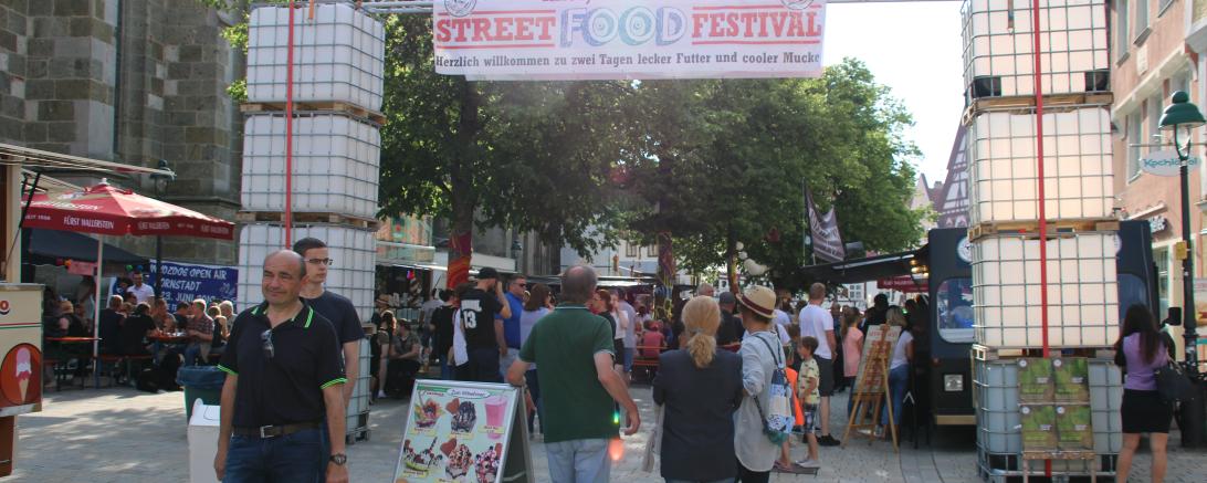 Eingang des Streetfood-Festivals.