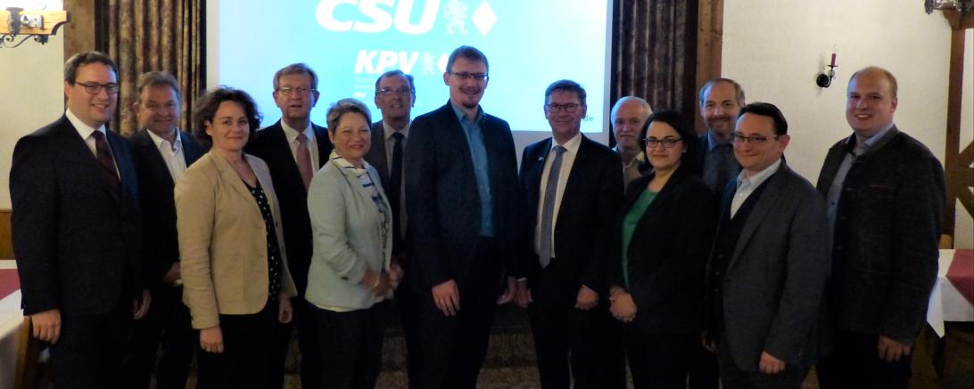 (v.l.n.r.) Florian Luderschmid, Albert Reiner, Anja Steinberger, Bezirksrat Peter Schiele, Birgit Rößle, Bürgermeister Helmut Bauer, Jürgen Raab, Landrat Stefan Rößle, Bürgermeister Karl Wiedenmann, Christine Riepold, Jörg Kunstmann, Bundestagsabgeordneter Ulrich Lange, Konrad Müller