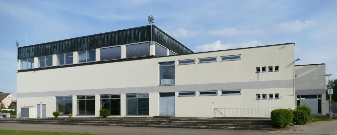 Das Bild zeigt das Nördlinger Hallenbad.