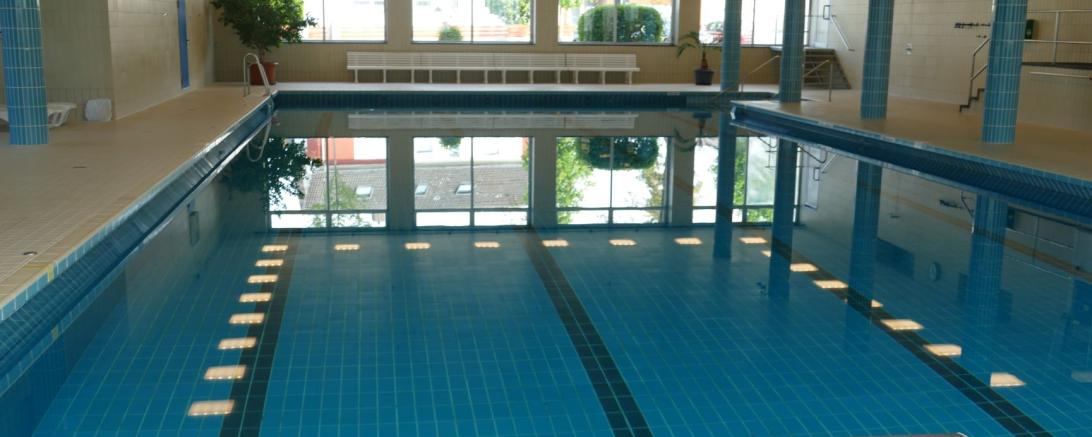 Die SPD Nördlingen besichtigte das Hallenbad. 