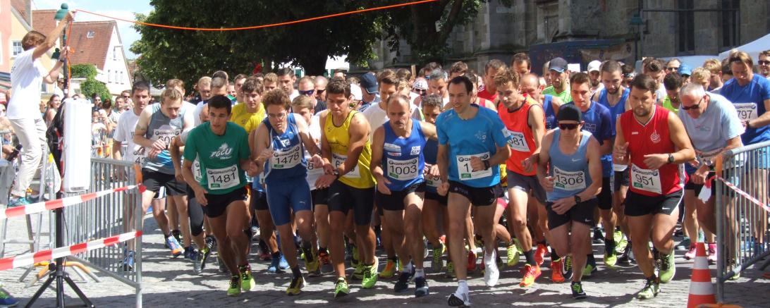 Das Bild zeigt den Stadtlauf in Nördlingen.