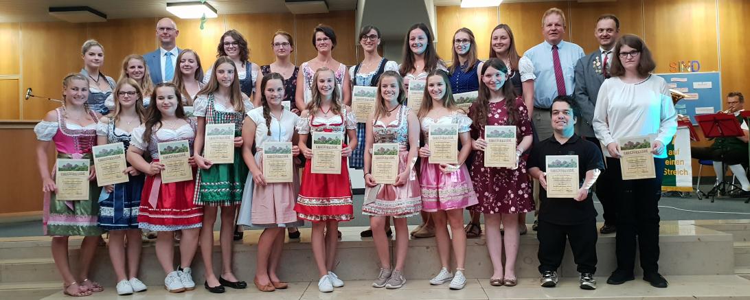 Fast 50 Sportler und Aktive ehrte die Stadt Harburg für ihre Verdienste. 