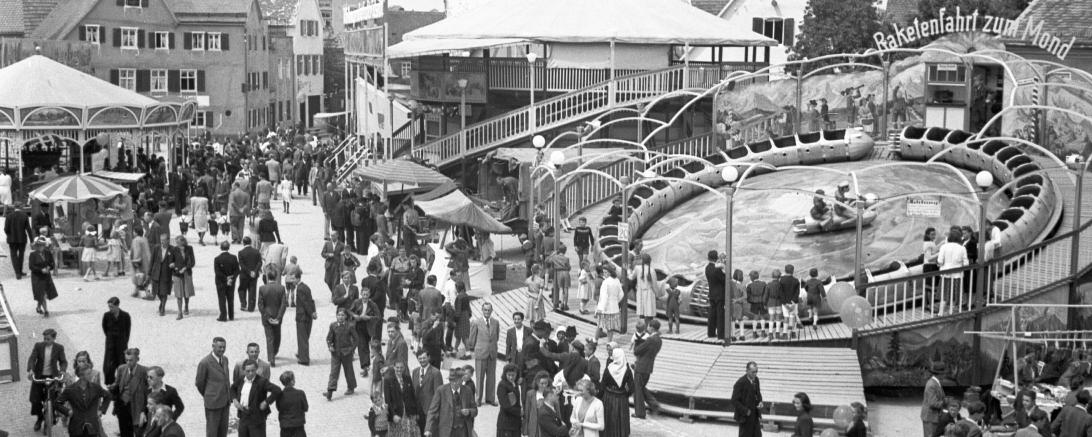 1949: Beim Bauernsonntag kommen 20.000 Besucher nach Nördlingen. Teilweise reisen sie mit Sonderzügen an. 
