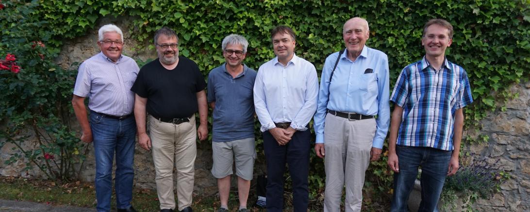 Das Bild zeigt den neuen Vorstand des Vereins „Freunde des RiesKraterMuseums e.V.“