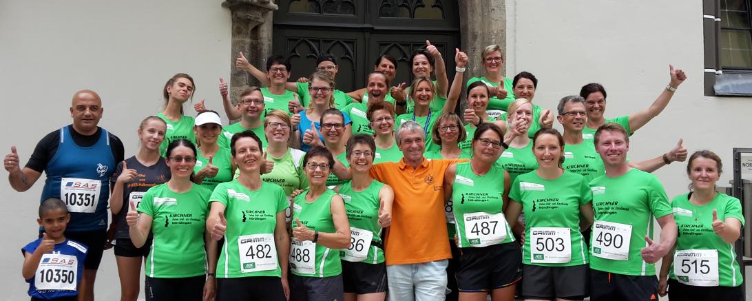 Kurz vor dem Start zum Stadtlauf der Großteil der Kursteilnehmer mit einigen Betreuern.