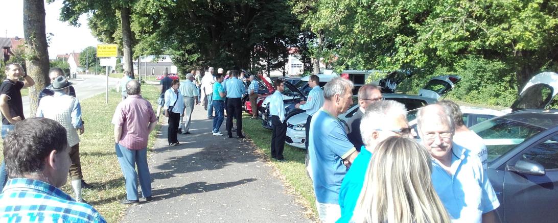 Das Bild zeigt die Autoschau beim 50-jährigen Gründungsfest des SV-Feldheim.