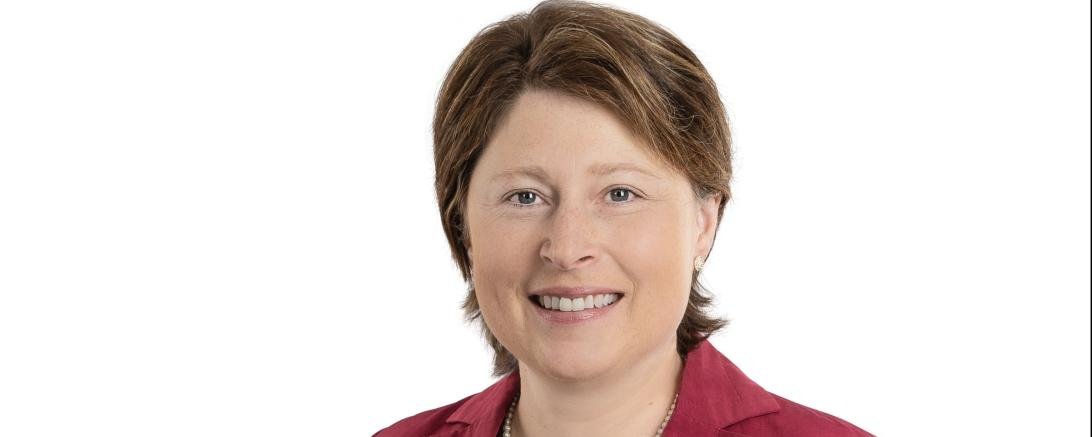 Die 45-jährige Claudia Marb ist ausgebildete Arzthelferin, seit über 20 Jahren verheiratet und hat vier Kinder im Alter von 9, 10, 18 und 19 Jahren. In der CSU engagiert sie sich seit 2008 als Stadträtin und ist seit 2011 auch Kreisvorsitzende der Frauenunion. 