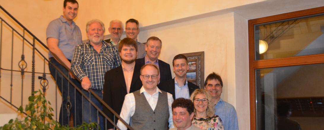 Von vorne links nach hinten rechts: Axel Wiedenmann, Michaela Stegmüller, Helmut Gerstmeier, Matthias Schröppel, Martin Müller, Florian Riehl (Gast und Kreisvorsitzender der Freien Wähler), Johann Häuser (Gast und Stellvertretender Fraktionsvorsitzender der FW im Landtag), Thomas Seiler, Bernd Horst, Andreas Kerlies, Patrick Prügel