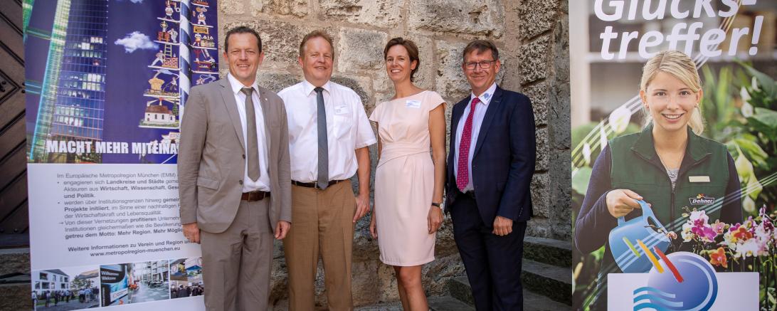 olfgang Wittmann, Geschäftsführer EMM e.V.; Wolfgang Kilian, Bürgermeister Stadt Harburg; Dr. Eva Krumme; stv. Geschäftsführerin EMM e.V.; Stefan Rößle, Landrat Donau-Ries