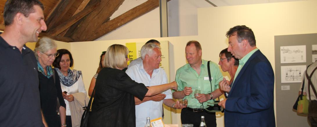 In der Ausstellung konnten die Gäste den eventuellen Fleischersatz der Zukunft – getrocknete Insekten – probieren.