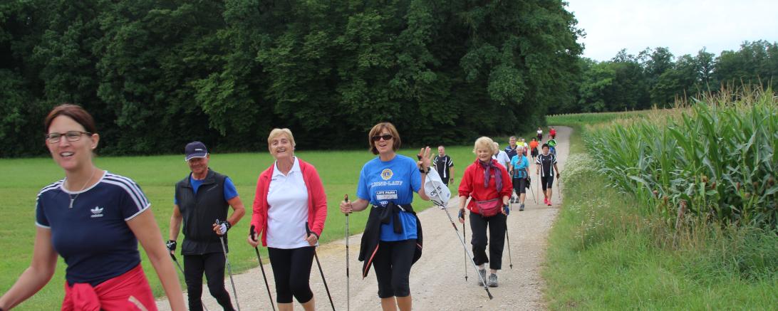 Teilnehmer des Genuss-Walken.