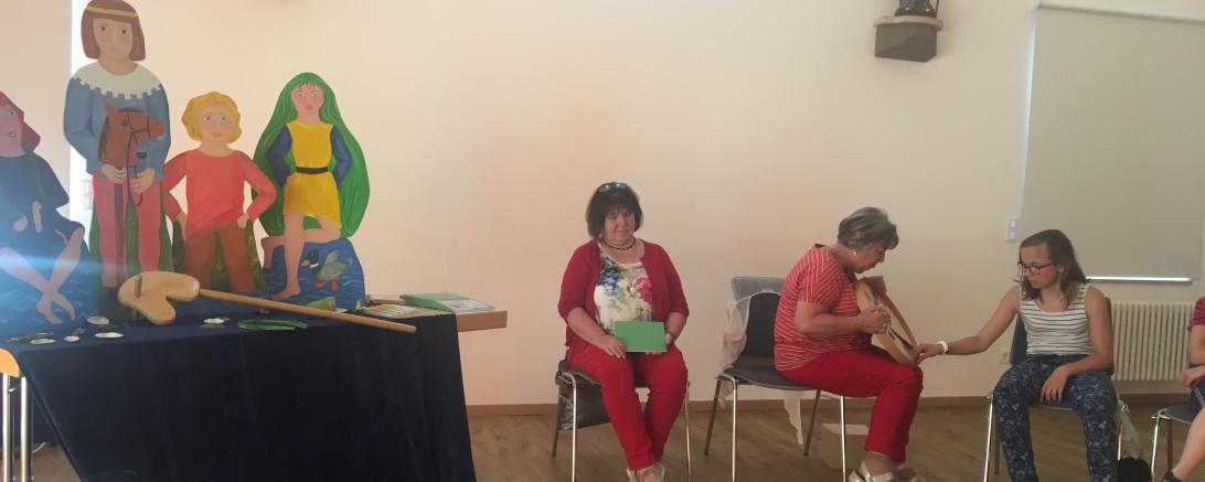 Das Bild zeigt die Buchdorfer Sommer Lesung.