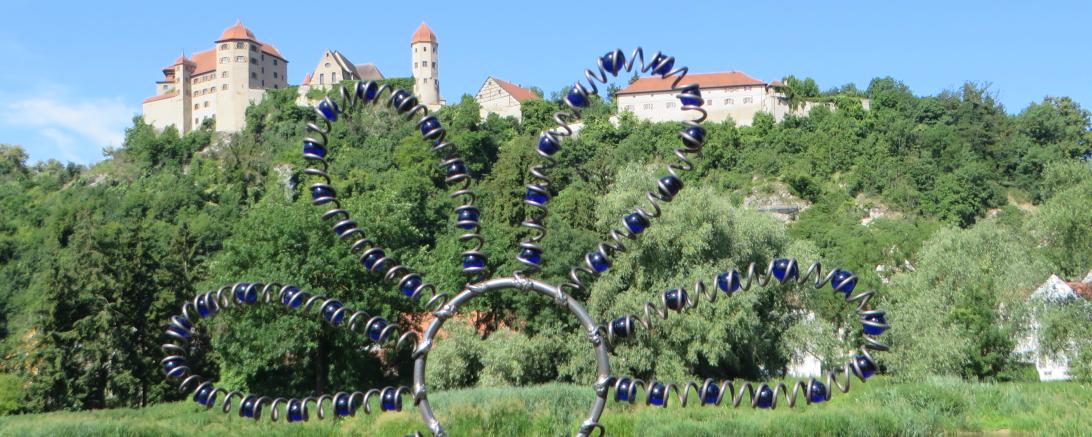 Diese Blumen von Klaus Renner werden die Wörnitz schmücken
